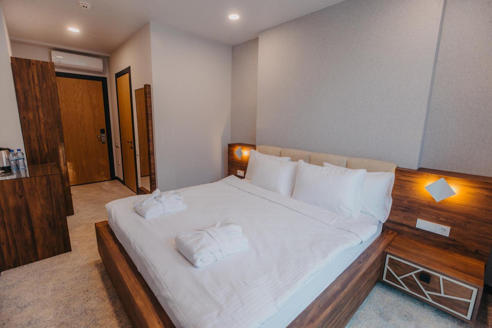 Capo Verde Hotel Батуми Экстерьер фото